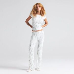 SKIMS soft lounge lace pant blue garden print